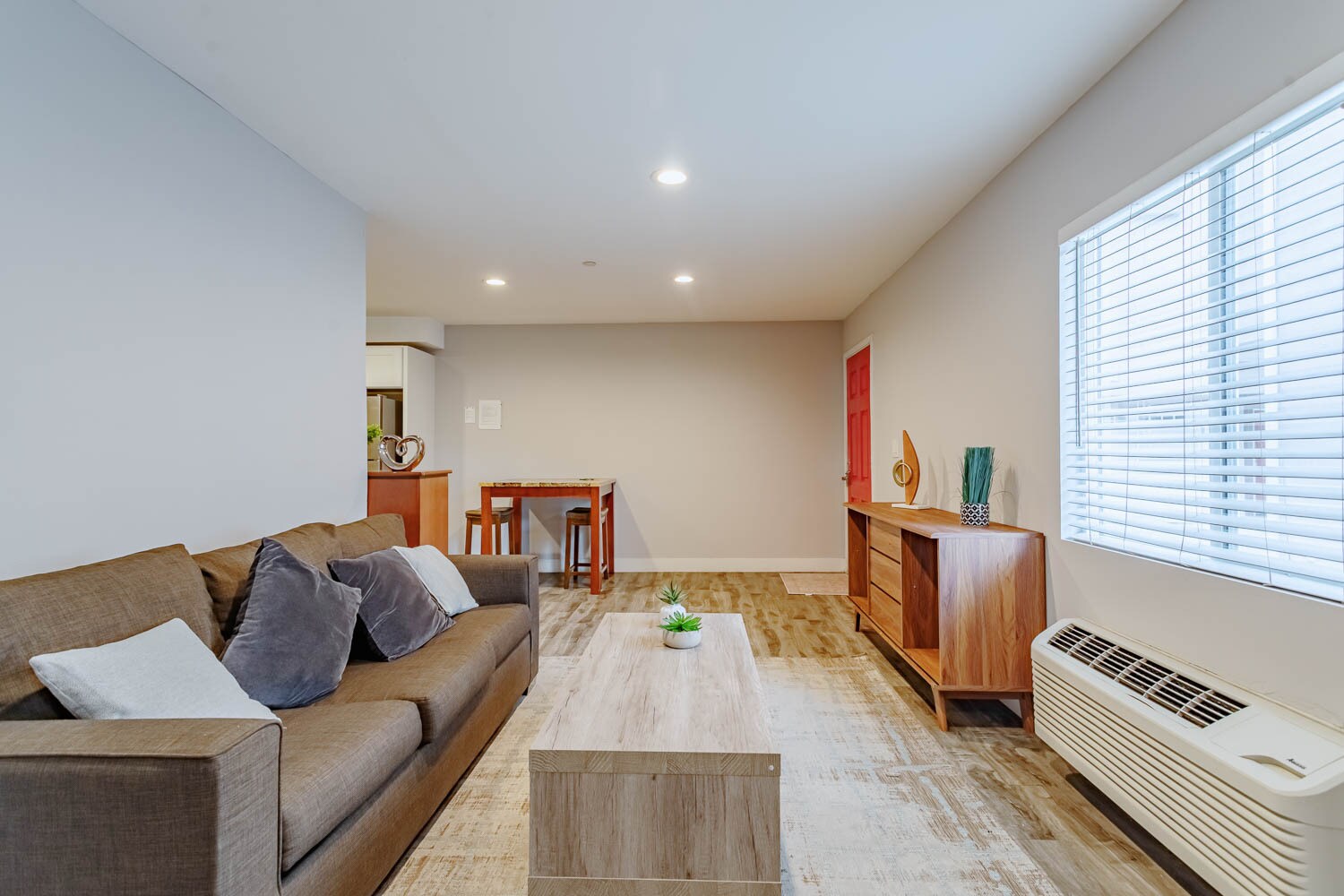 Building Photo - 1252 W 37th Dr