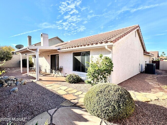 Building Photo - 9970 N Colony Dr