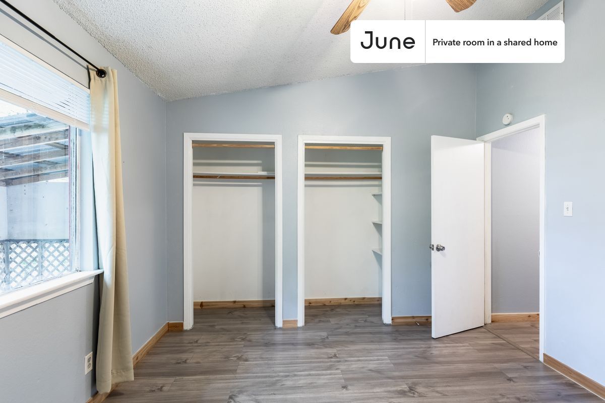 Building Photo - Room in Shared 3 bed/1.5 bath home
