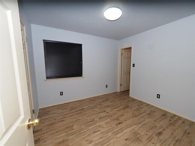 Building Photo - 1161 Kentra Dr