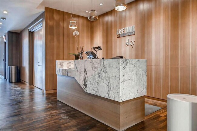 Building Photo - 605 W 42nd St