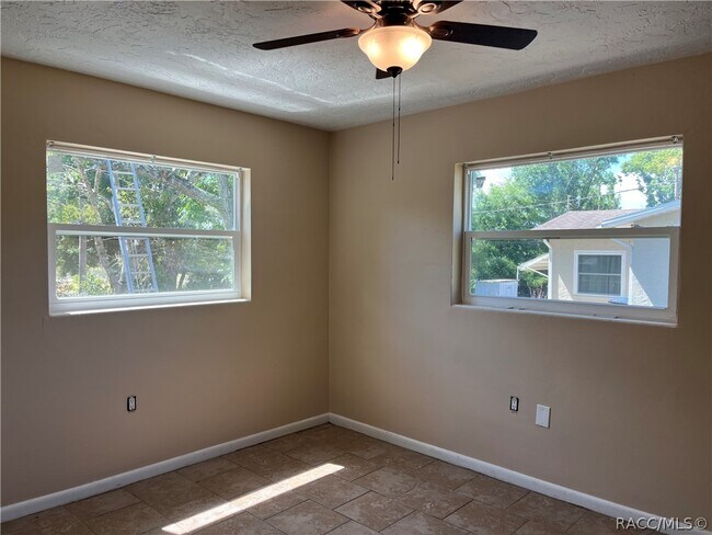 Building Photo - 35 S Lucille St