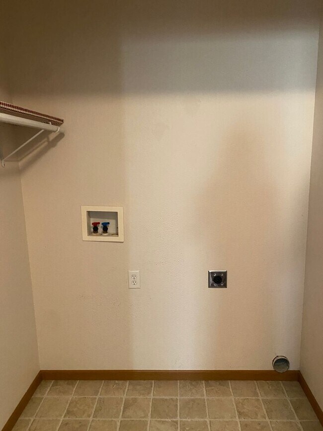 Building Photo - 16758 Huntington Ln