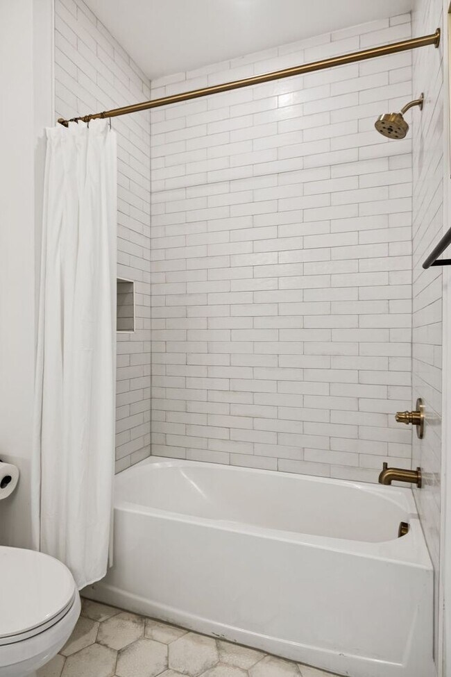 Building Photo - Great East Nashville house-close to 5 Poin...