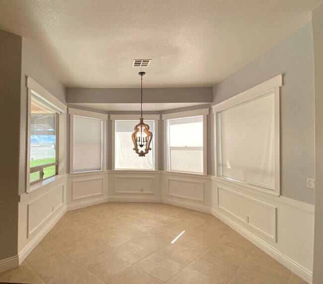 Building Photo - CALVADA VALLEY U.1 - Oakleaf Avenue