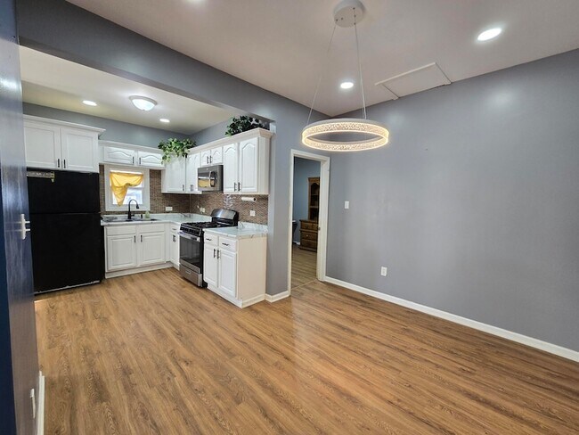 Building Photo - 1047 Ralston St