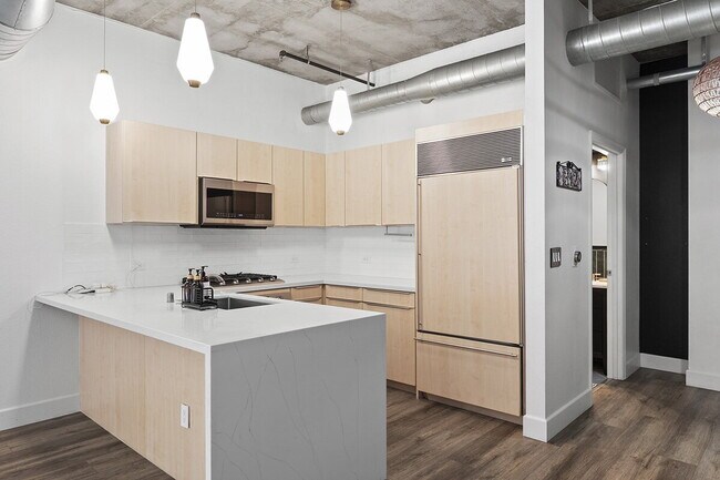 Building Photo - $3,695 - 1 Bed + Den / 1.5 Bath Condo at Parkloft Residence in Downtown San Diego
