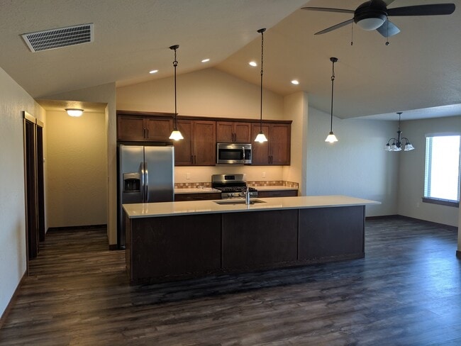 Building Photo - 4 Bed 2 Bath Rancher in Post Falls