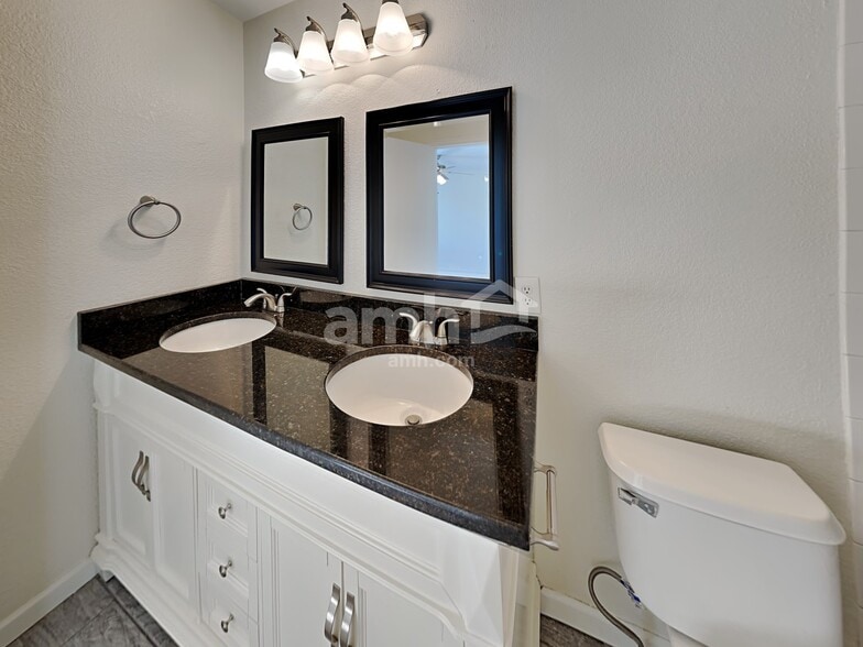 Building Photo - 4983 N Fundy St