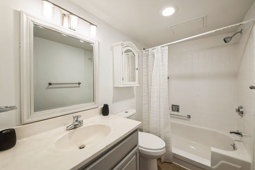 Building Photo - 1711 Bellevue Ave