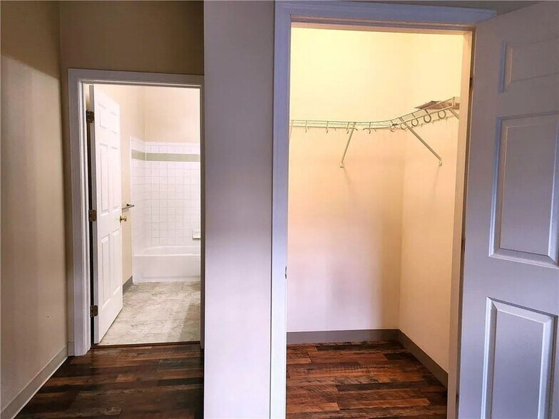 Building Photo - 98 Mill St