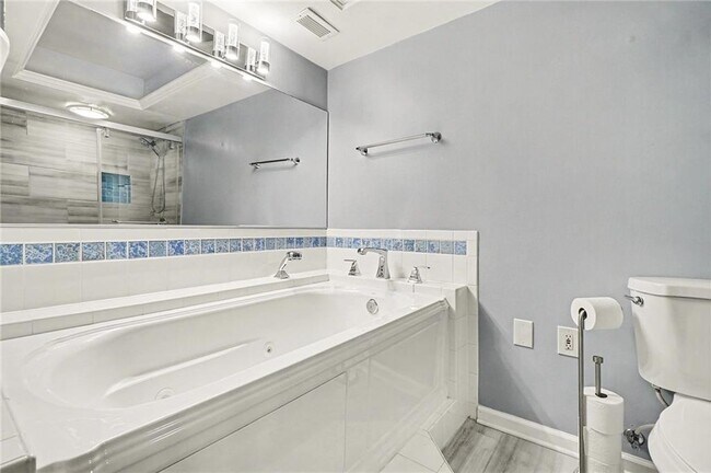 Building Photo - 3813 Paces Ferry W