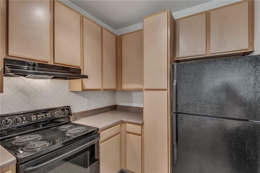 Building Photo - 821 Ralph McGill Blvd NE