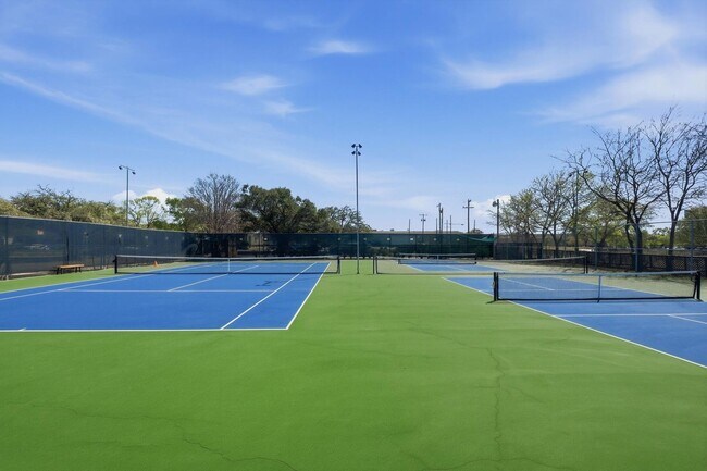 Building Photo - 7709 Broadway