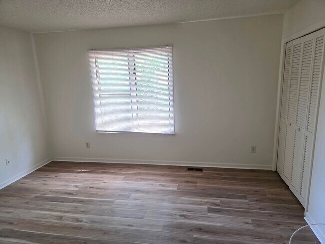 Building Photo - 8201 Terra Dr