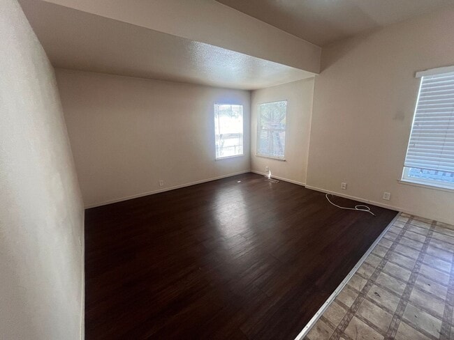 Building Photo - Charming 3 bedroom 2 bath for Rent!