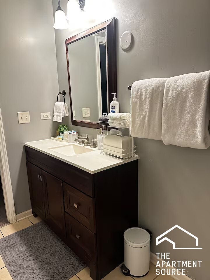 Building Photo - 811 S Kedzie Ave