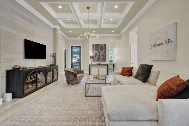 Building Photo - 875 SE 13th Ave