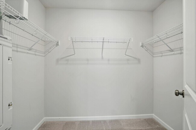 Building Photo - GREAT END UNIT IN CARY! Come see it today!