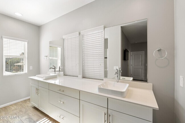 Building Photo - 714 E Boca Raton Rd