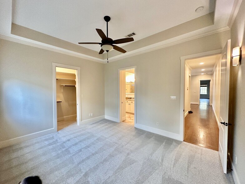 Another view of guest bedroom. Master is on opposite side of hall. - 6121 Hamman St