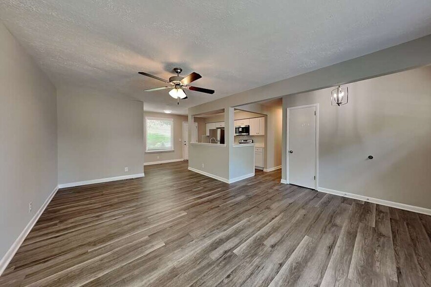 Building Photo - 690 Frankfort Dr
