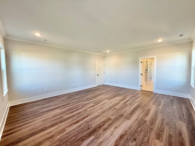 Building Photo - Newly Built 5BD, 4.5BA Knightdale Home wit...