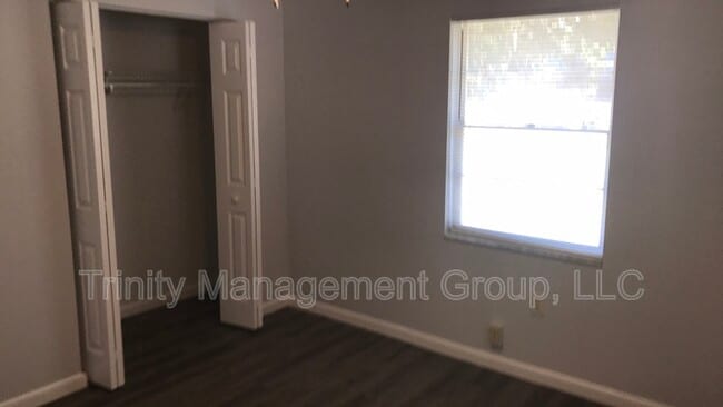 Building Photo - 2240 NE 39th St