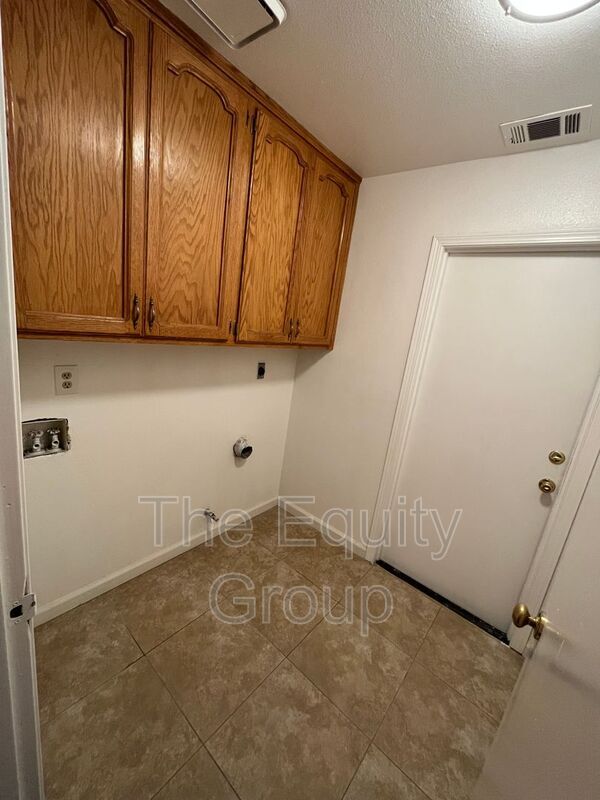 Building Photo - 3510 E Roosevelt Ave