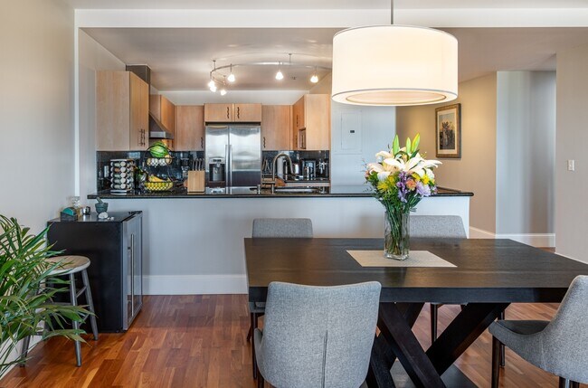 Building Photo - 1560 Blake St