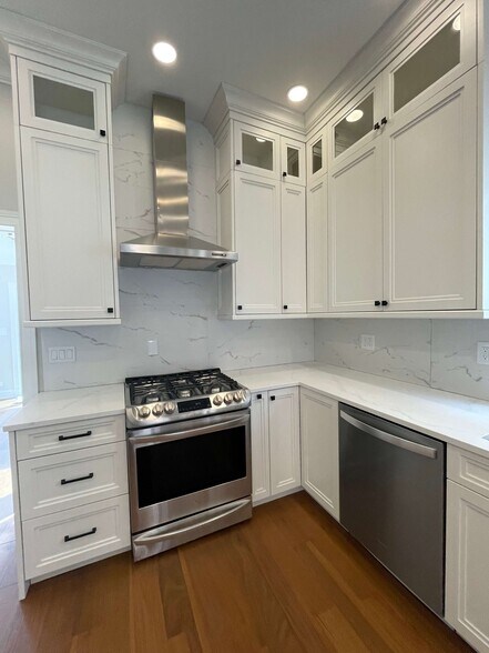 Building Photo - 3223 N Richmond St