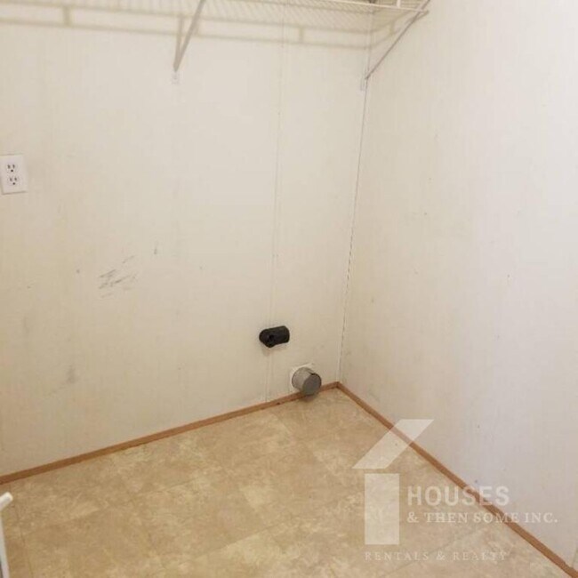 Building Photo - 729 Brockman McClimon Rd