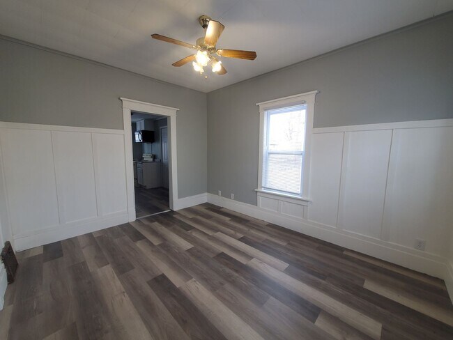 Building Photo - FOR RENT- 416 Riehl-Newly Remodeled! Pets ...