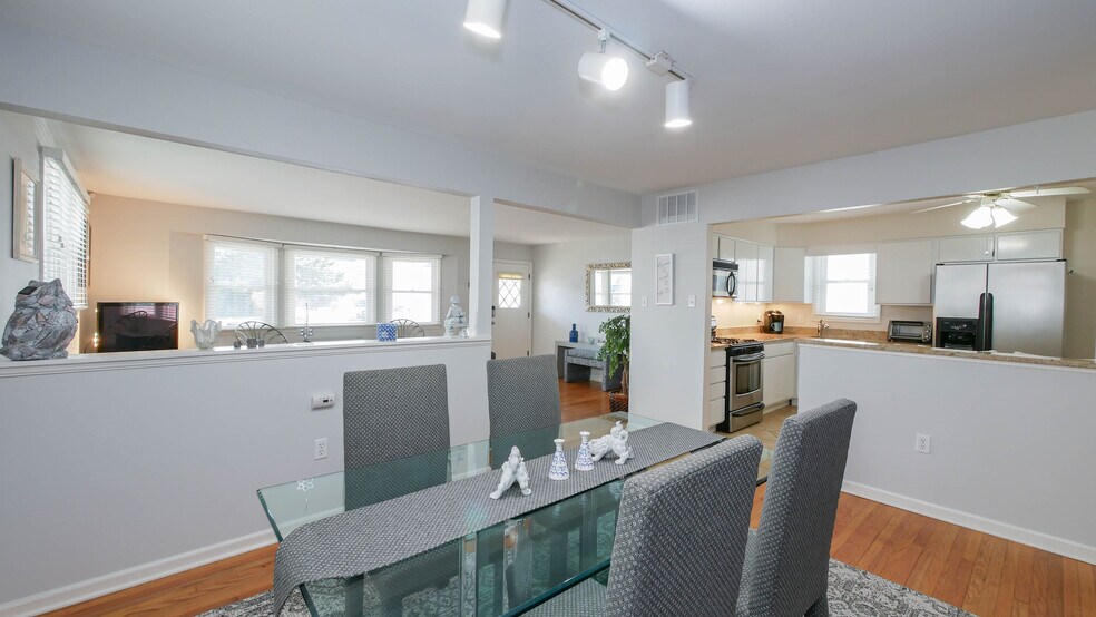 Building Photo - 6903 Ventnor Ave