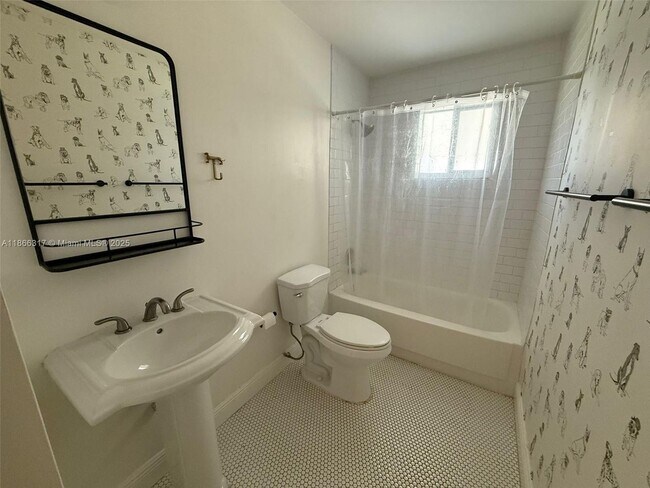Building Photo - 407 Riverside Dr