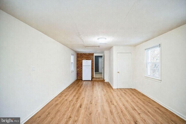 Building Photo - 16080 Deer Park Dr