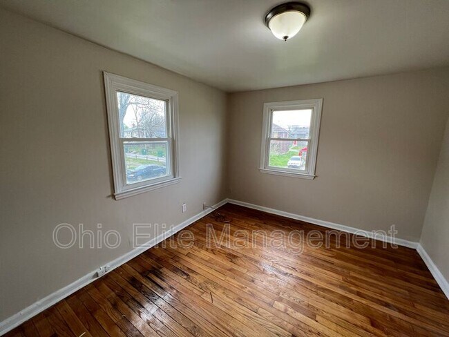 Building Photo - 1310 E 25th Ave