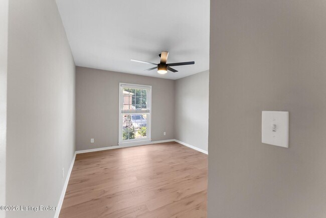 Building Photo - 320 Highwood Dr