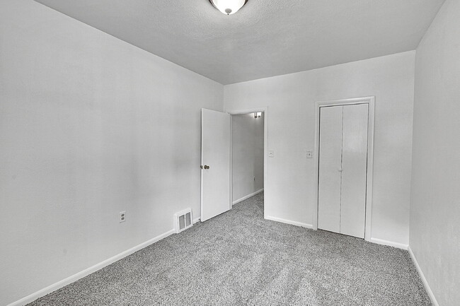 Building Photo - $3,500- Location! 2 Bed 2.5 Bath 2 Non-Con...