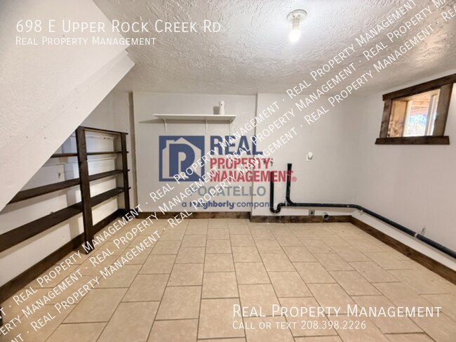 Building Photo - 698 E Upper Rock Creek Rd