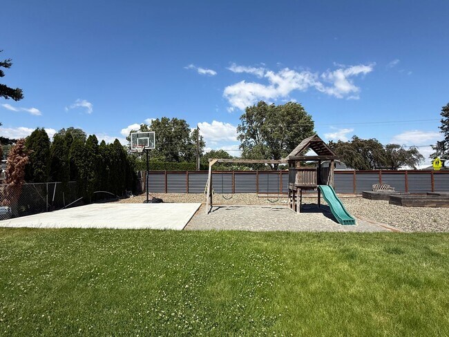 Building Photo - Spacious Kennewick Home with RV Parking & Incredible Outdoor Living!