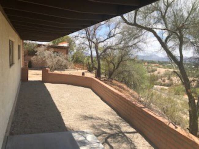 Building Photo - Ranch House Lodge