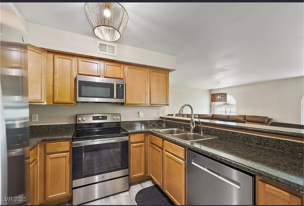 Kitchen - 3145 E Flamingo Rd