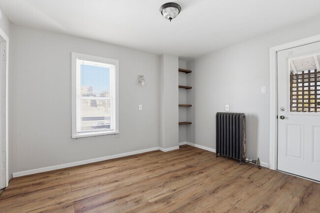 Building Photo - 5 Bedroom House in Manitowoc