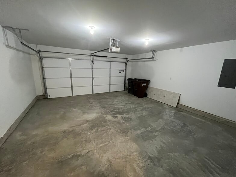 Building Photo - 118 Burgundy Dr