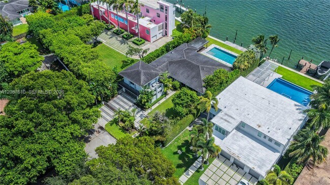 Building Photo - 9301 N Bayshore Dr
