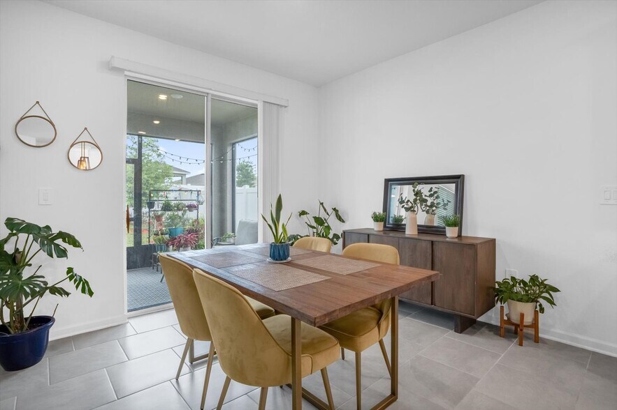 Building Photo - 1820 Church Lake St