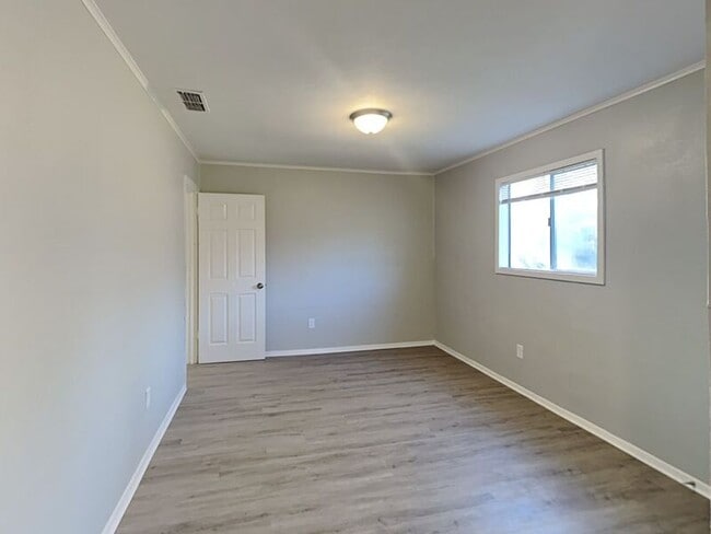 Building Photo - 4725 Dilworth Ct