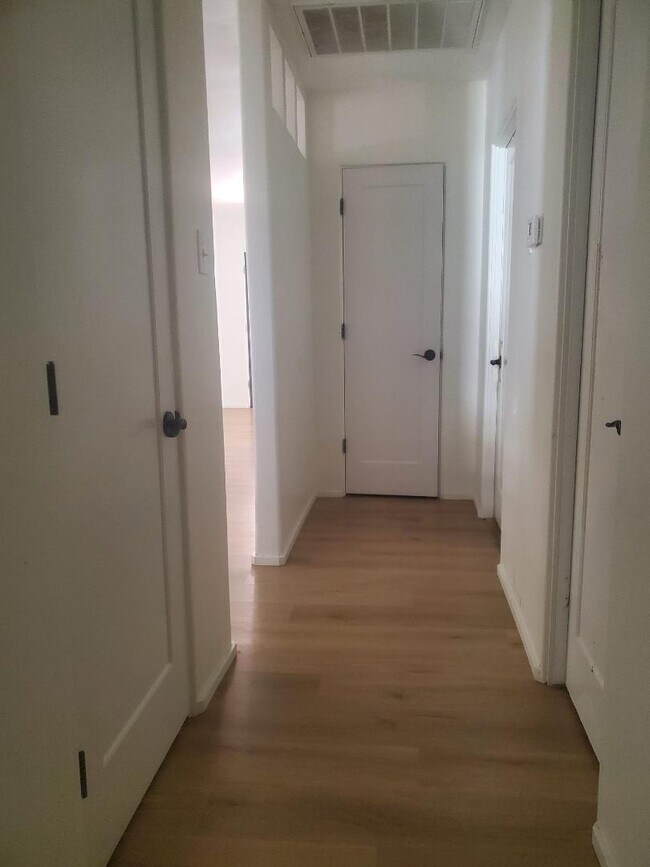 Building Photo - 1520 W Encanto Blvd