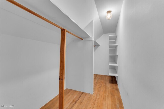 Building Photo - 25731 Farringdon Ave